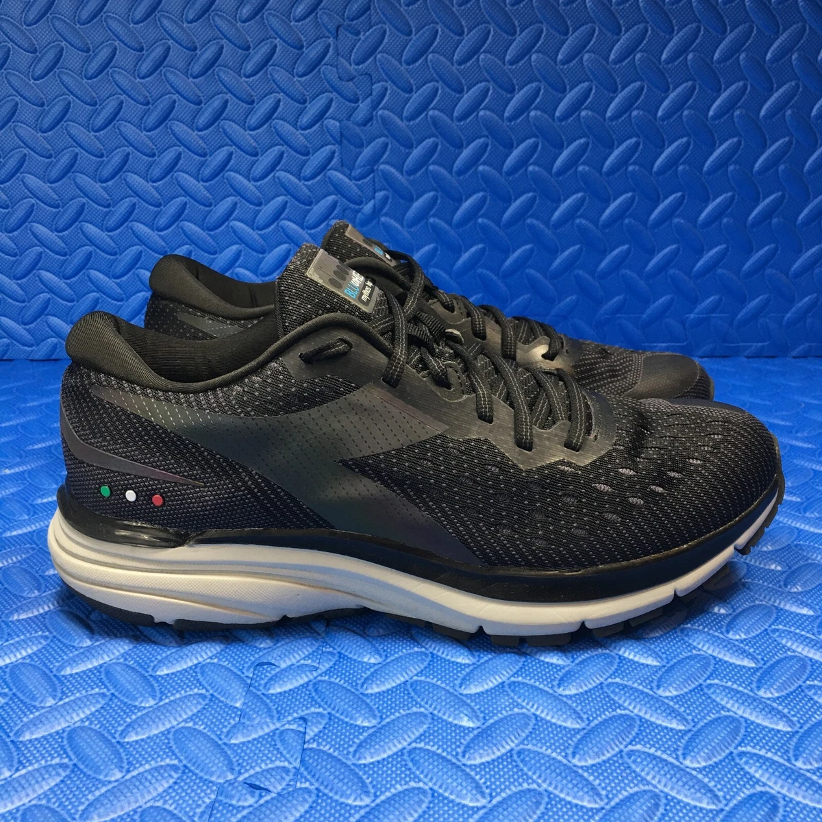 Diadora Mythos Blushield Hip 6 Mens Running Shoes Black Gray