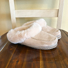Cuddl Duds Women's Beige Faux Suede Slip-On Slippers Faux Fur Lined Size 6