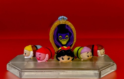 Disney Tsum Tsum Snow White Vinyl ALL SMALL Figures & Stand Lot Of 6 - Picture 1 of 13