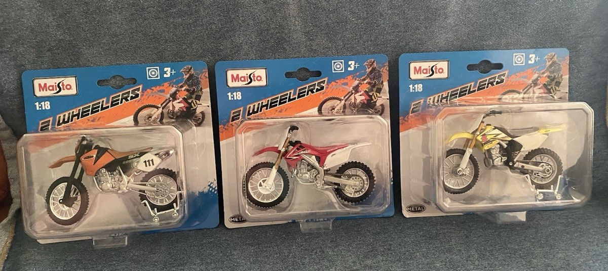 3) Maisto 1:18 HONDA CRF KTM 520 SUZUKI Dirt Bike Orange Red
