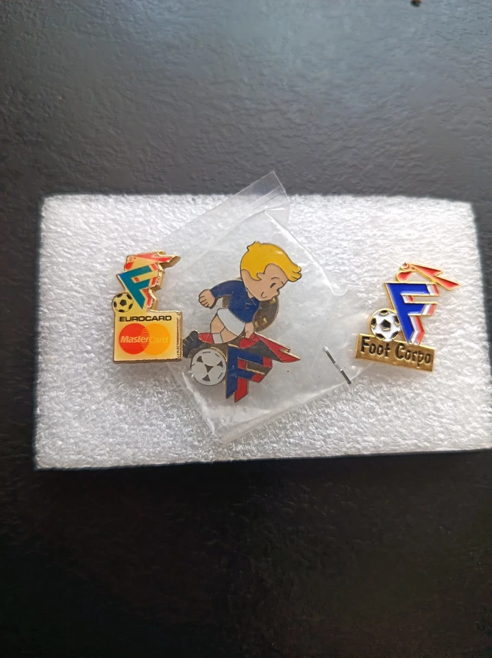 3 Pins Football FFF Différents - Photo 1/3