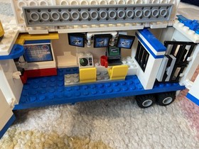 Lego city town 60044 Mobile Police Unit & 60128 Police Pursuit Complete Builds