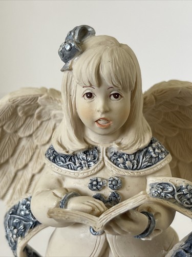 Figura de Sarah "Juliann" Angel Carries A Book #32066 2003 de colección - Imagen 5 de 10