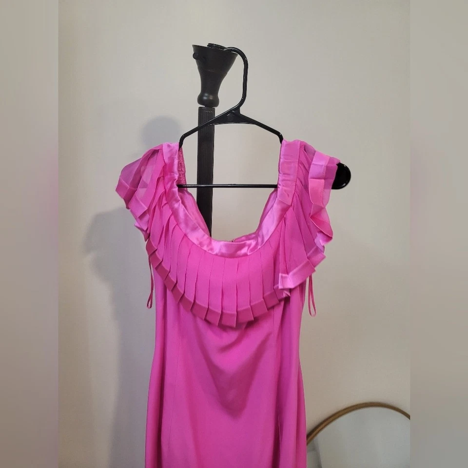 Vestido de seda elegante Lela Rose Foto 2 de 4