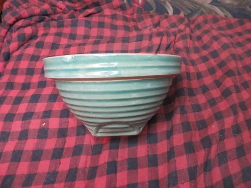 MCCOY GREEN RIBBED BEEHIVE PATTERN BOWL  NO. 2 SHIELD MARK 8 GLOSSY INTERIOR