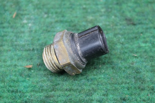 16795 Suzuki GSXR600 W SRAD 1998 Rad Kühler Lüfter Thermostat Schalter