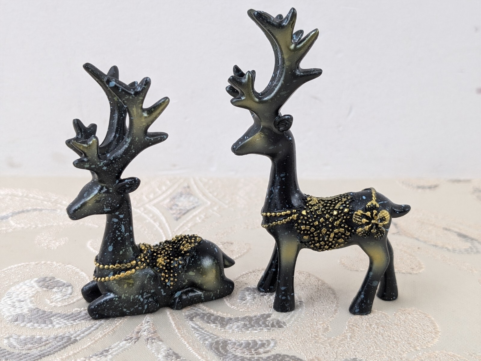 Amosfun 1 Pair of Christmas Reindeer Figurine Resin Deer Sculpture Reindeer Stat