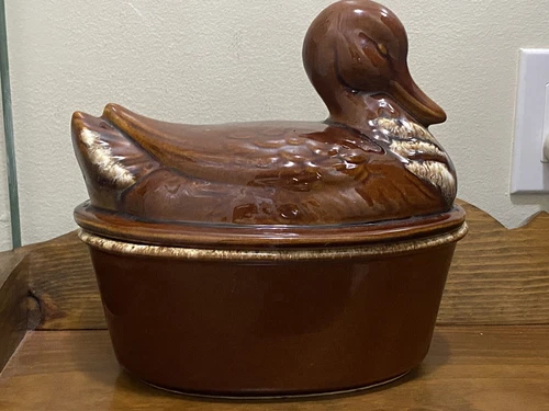 Large Vintage Hull Pottery Duck On A Nest Casserole Dish