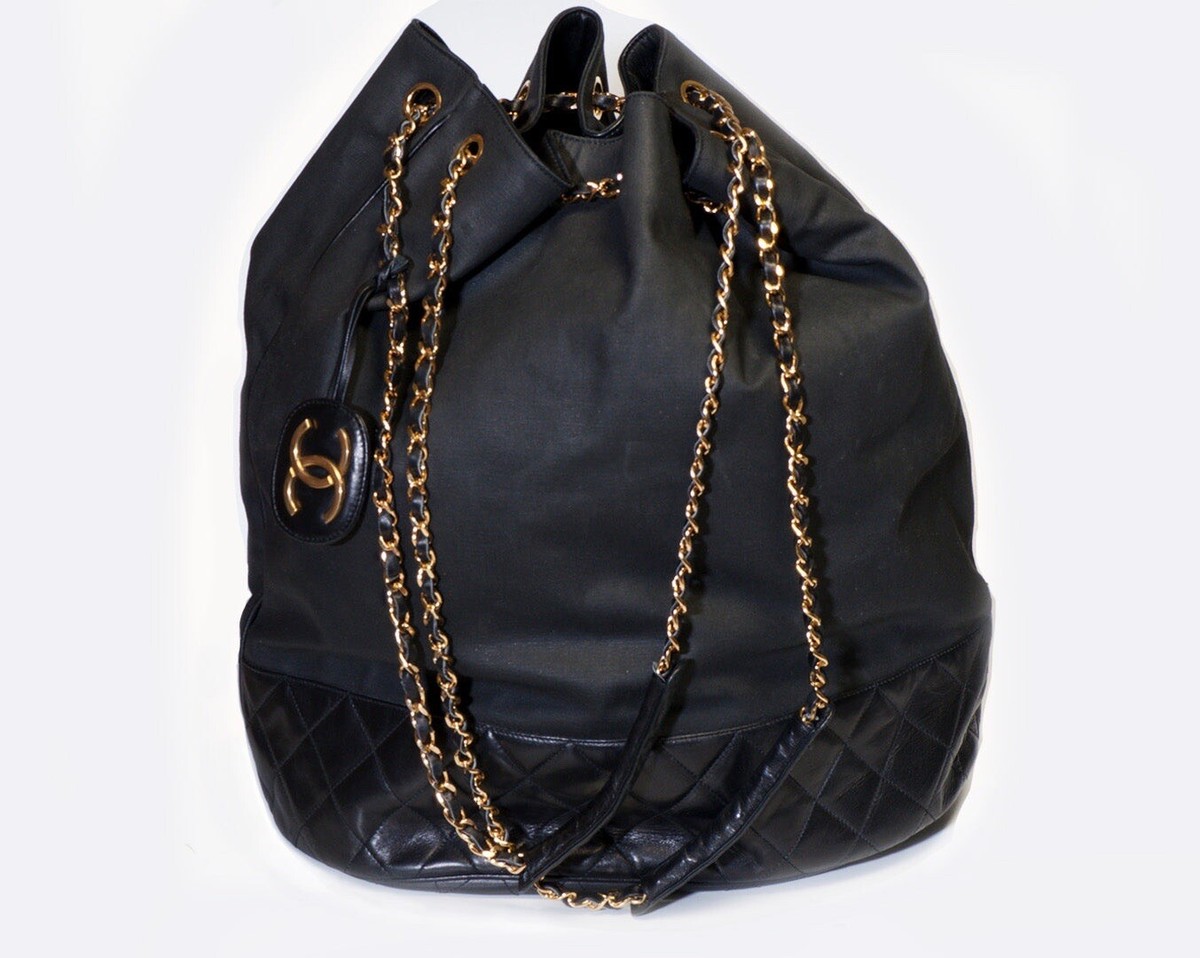 Vintage Chanel CC 1986-88 Black Quilted Leather Canvas  display picture 2