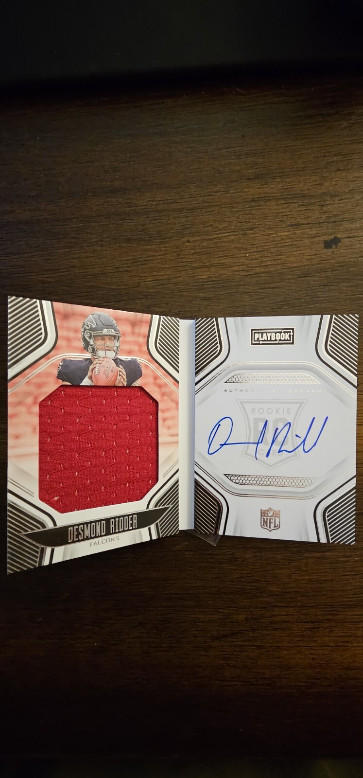 2022 Panini Playbook - Rookie Jersey Autographs #204 Desmond Ridder /199 (AU,...