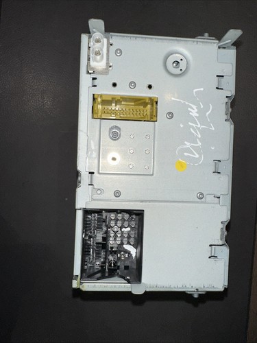 VOLKSWAGEN PASSAT RADIO STEREO HEAD UNIT 3C8035190C - Picture 4 of 9