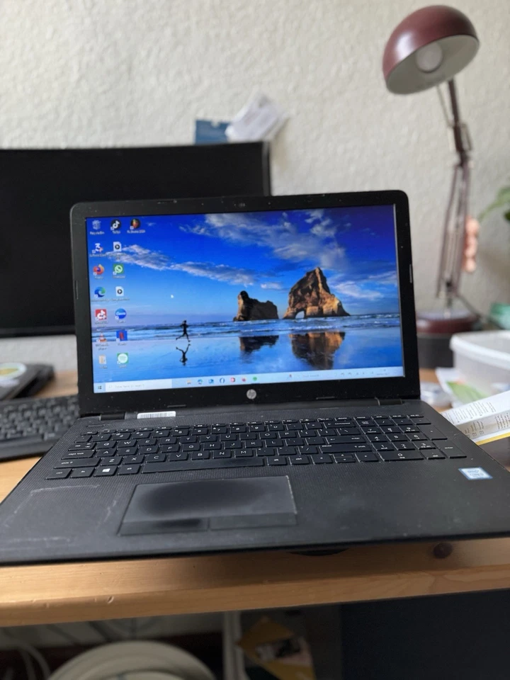 HP Laptop 15,6-Intel Core i3-8 GB RAM-Touchscreen-Windows 10 - Bild 2 von 4