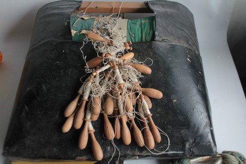 Lace maker's wheel pillow + bobbins + Puy en Velay 2003 magazines (60920)