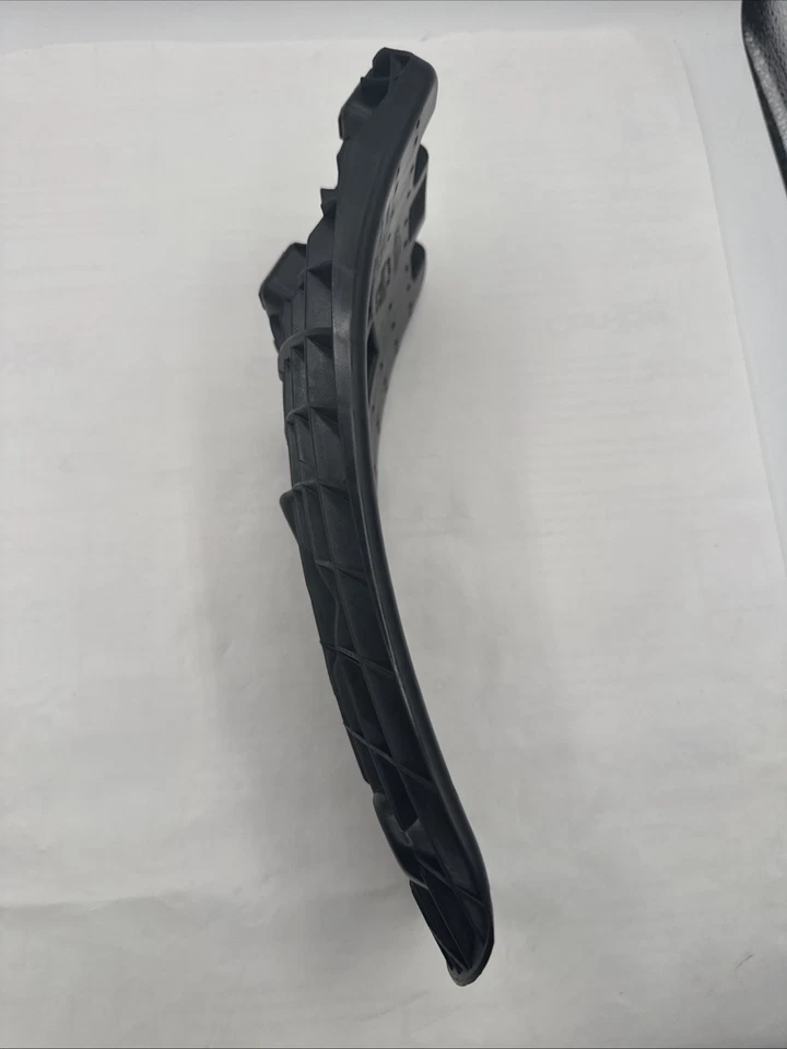 Guardabarros interior trasero TRIUMPH THRUXTON 1200 2016-2022 OEM 2302540 Foto 4 de 4