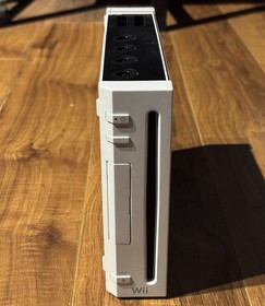 Nintendo Wii CONSOLE WITH GAMES (RVL-001) White *READ DESCRIPTION*