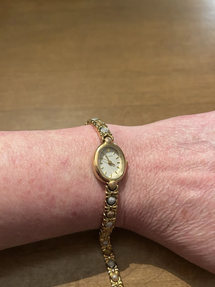 Reloj para mujer Elgin tricolor Foto 4 de 4