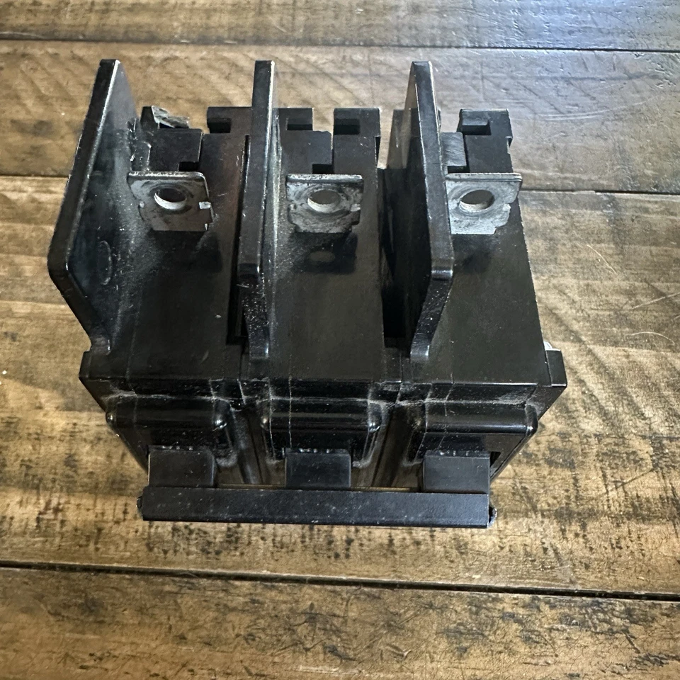 I-T-E BQ370 Bolt-On Circuit Breaker 70A 240VAC 3P 3PH Type EQ-B 70 Amp 3 Pole - Image 2 of 4