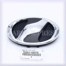 Genuine Toyota Vitz 2005-10 Front Grille Radiator Emblem Logo Badge 75301-52070