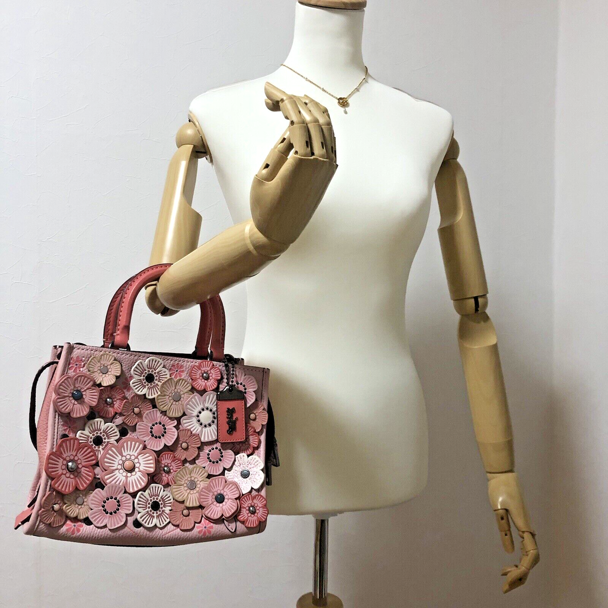 Coach Japan Limited 67690 Rogue 25 With Tea Rose Applique Coach Japan Limited 67690 Rogue 25 With Tea Rose Applique