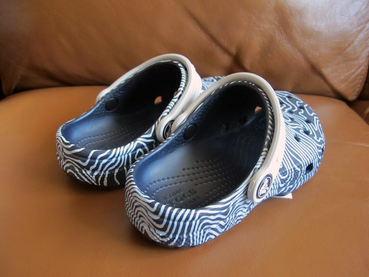 【2plan】Haro Crocs CROCS Toddler Batmobile Classic Clog 210502-001 - Shiekh