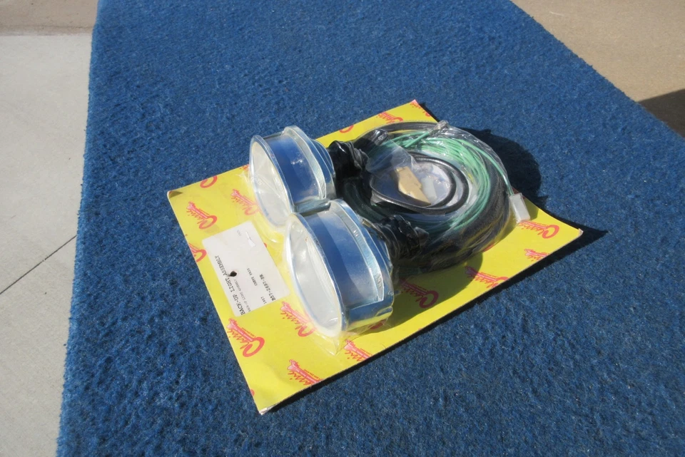 New 1957 Chevy BACK UP LIGHT SET Bel Air 210 150 Foto 3 de 4