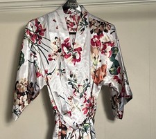 Floral Polyester Robe Size Medium Waist Tie Short Kimono