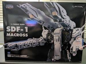 1/3000 Completely Transformable SDF-1 Macross (Reissue) by Arcadia