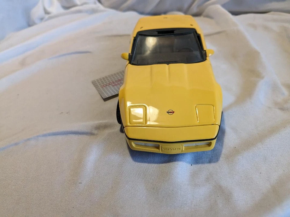 Franklin Mint 1:24 Diecast, 1986 Corvette Conv., Yellow, No Box, Papers or Top - Image 3 of 4