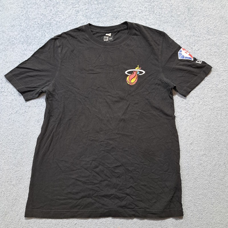 New Era Miami Heat Logo T-Shirt Men Size Small Black Knit Crew Neck Short Sleeve