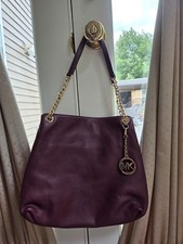Borsa a tracolla Michael Kors bordeaux ciottoli tracolla catena hardware oro logo charm