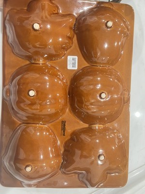 Crate & Barrel CAKELET Muffin Fall Autumn Baking Pan Pumpkin Acorns Leaves