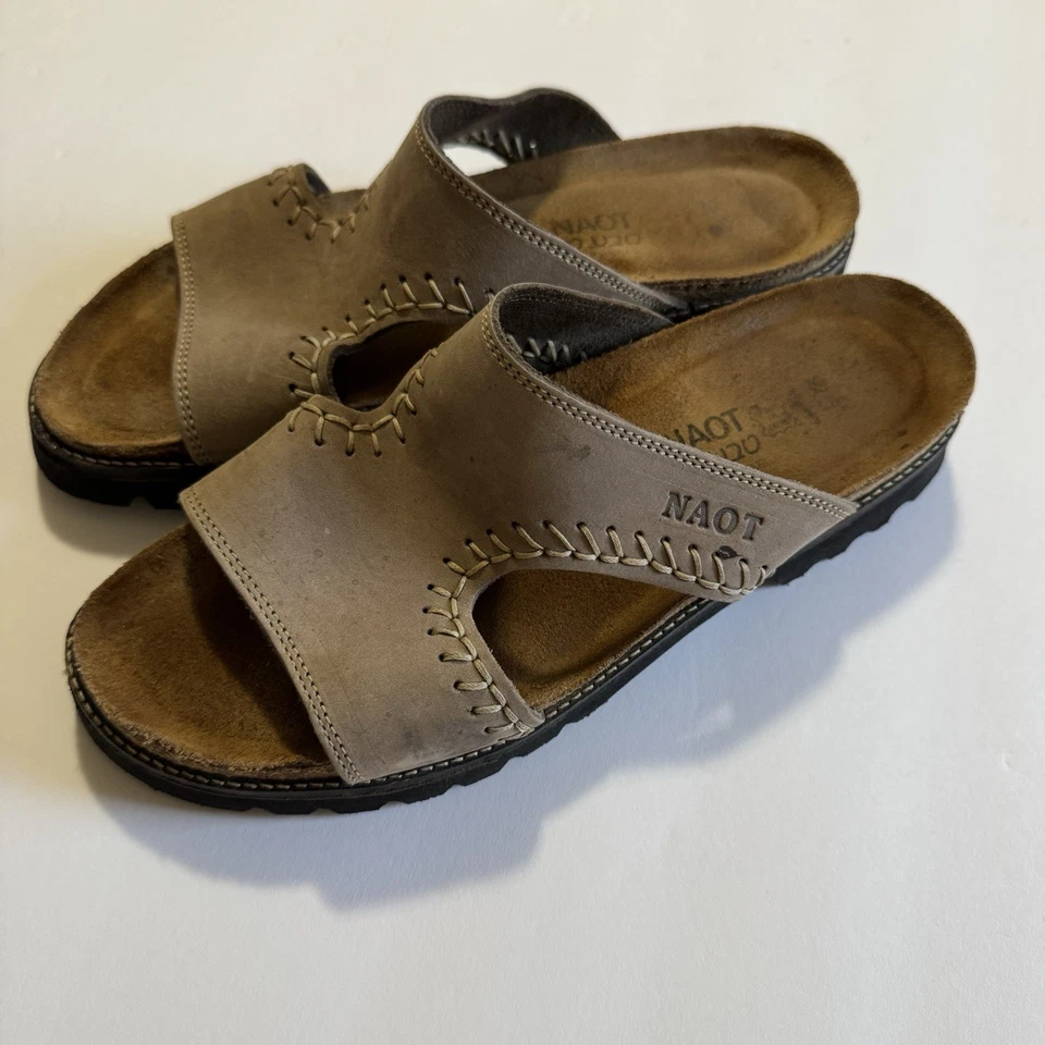 Sandalias Naot de cuero para mujer con plantilla de corcho marrón topo talla 39/7,5-8 Foto 2 de 4