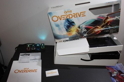 Anki Overdrive Set  4 cars, 8 curved, 4 straight tracks