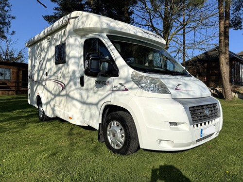 2011 RAPIDO 603,3x BERTH WITH GARAGE,24,600 mls,UNDER 6 mtrs LONG,EXCELLENT COND - Picture 4 of 24