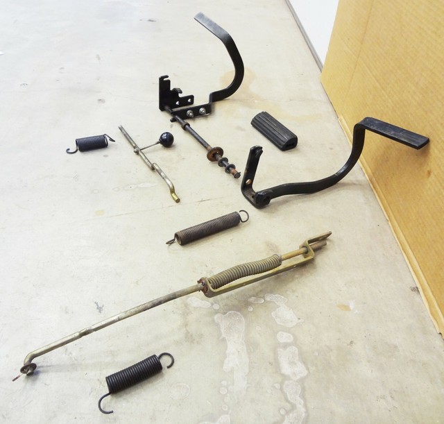 John Deere STX38 Yellow Deck COMPLETE CLUTCH BRAKE PEDAL Park Knob