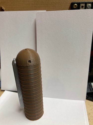 N SCALE GRAIN SILO FOR THE FARM BROWN - Picture 2 of 2