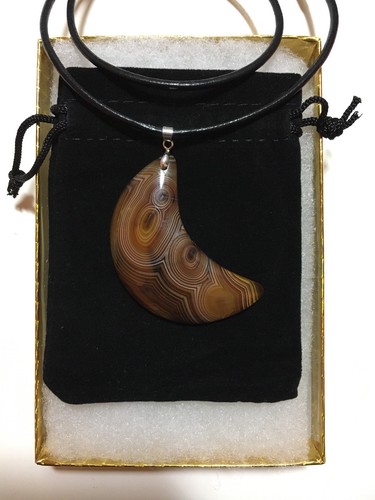 Collar colgante de ágata pulida con cordón de cuero de 18" en bolsa con caja de regalo - Imagen 3 de 6