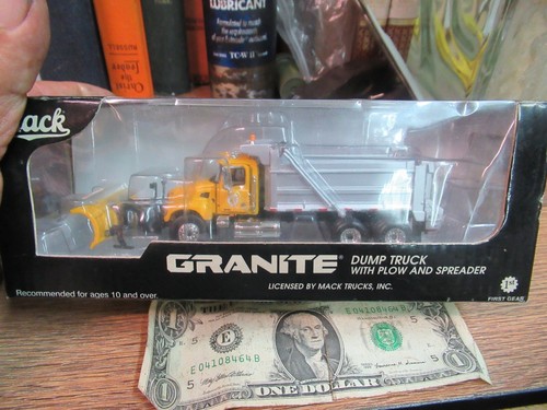 First Gear MACK GRANITE Dump Truck with Plow DOT 1:64 Diecast 69-0021 M1398 2005 - Picture 2 of 10