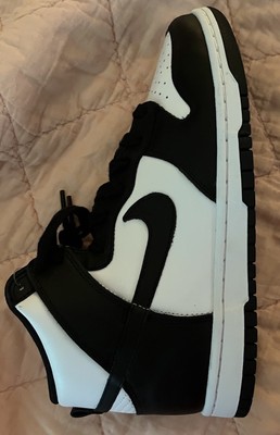 Size 9.5 Nike Dunk Women Black/White