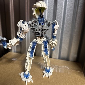 LEGO &bull; Bionicle &bull; Inika Toa Matoro &bull; 8732 &bull; Incomplete