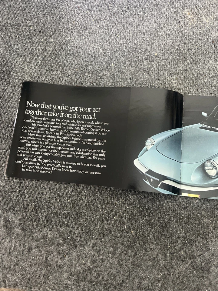 Catálogo folleto de venta de autos originales Alfa Romeo Spider Veloce 1983 Foto 4 de 4