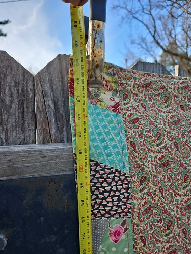 Hermoso Edredón Loco Abuela Núcleo Floral Mecanizado 90 X 66 Usado Envejecido De Colección - Imagen 21 de 24