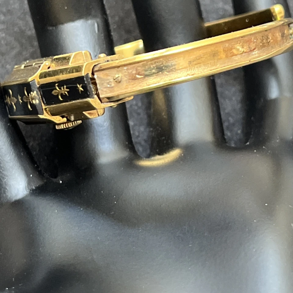 ERNEST BOREL BRAZALETE RELOJ ABATIBLE CHAPADO EN ORO CON FLOR DE LIS ACRÍLICO NEGRO Foto 4 de 4