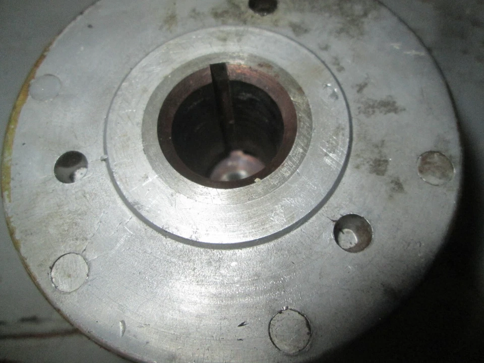 Kawasaki 1973 H1-D 500 triple generador rotor 21007-024, nota pin roto. Foto 3 de 4