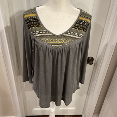 Hem & Thread  Size Small Gray Gold White  V Neck Long Sleeves Long Sleeves Nice