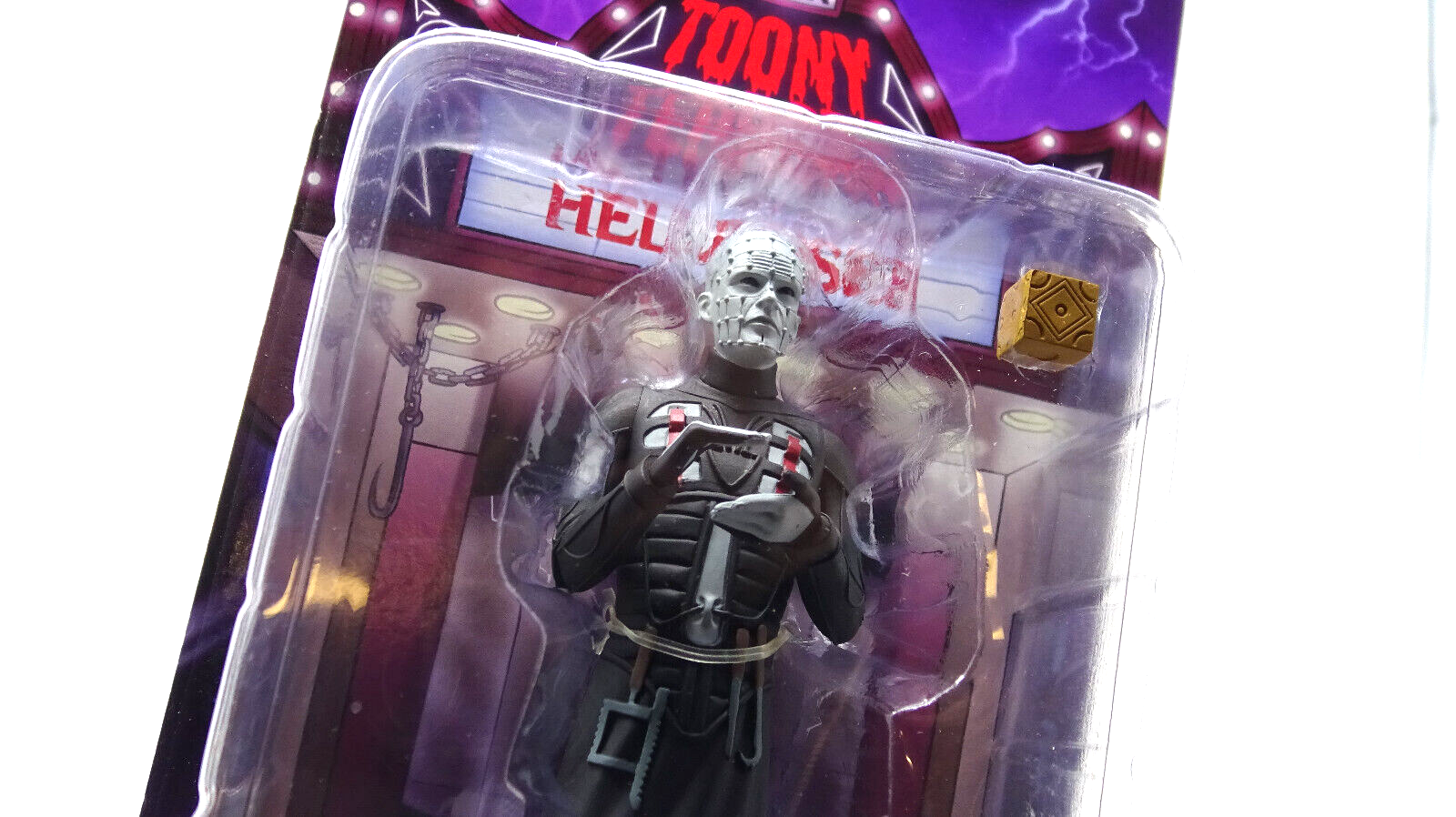 Hellraiser figurine Ultimate Pinhead 17 cm - La Quatrième Dimension