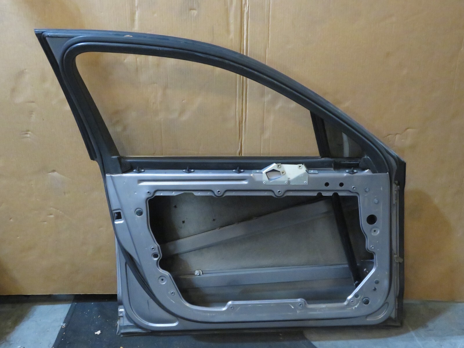 2006 BENTLEY FLYING SPUR  FRONT LEFT DOOR SHELL