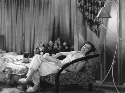 Ruth Taylor screen actress Paramount player reclining a chair- 1932 Old Photo