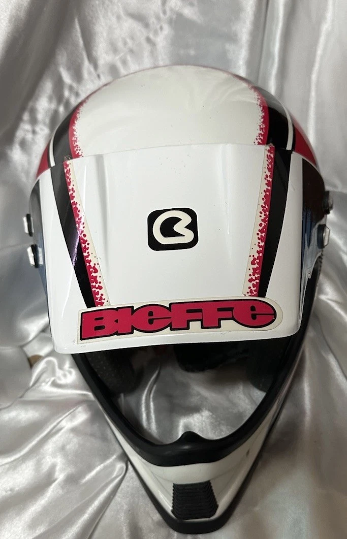 bike helmet vintage D.O.T. & ECE Daytona Retro Full Face Motorcycle Helmet: Style – Daytona Helmets Color:Sonic Pink pebbled leather bag Vintage GP-jet/f Open Face FMVSS 218 safety standards