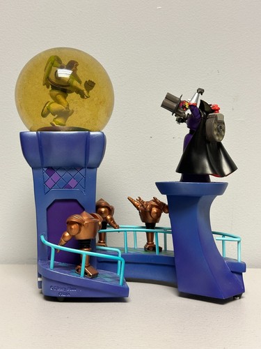 Disney Store Toy Story Buzz Lightyear Vs. Zurg Light-Up Snowglobe - Picture 3 of 5